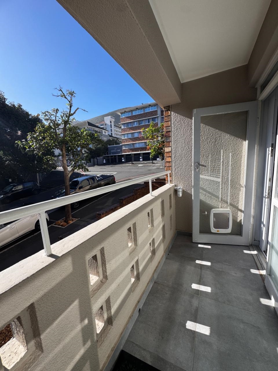 To Let 2 Bedroom Property for Rent in Sea Point Western Cape
